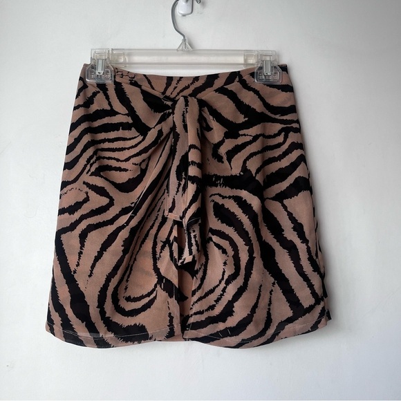 Superdown Deb Tan Brown & Black Patterned Mini Skirt XS - Picture 5 of 8
